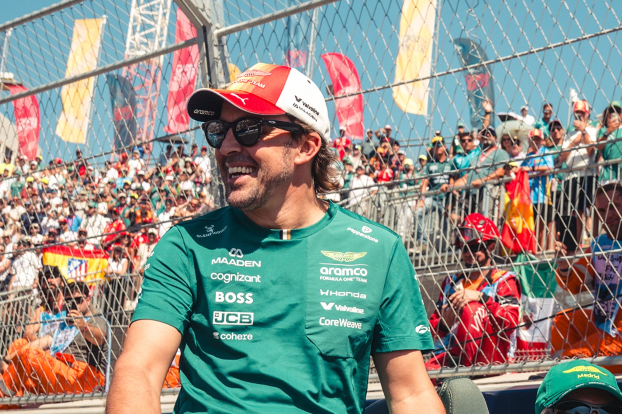 Los gestos de Alonso son de retirada, las palabras, de continuidad