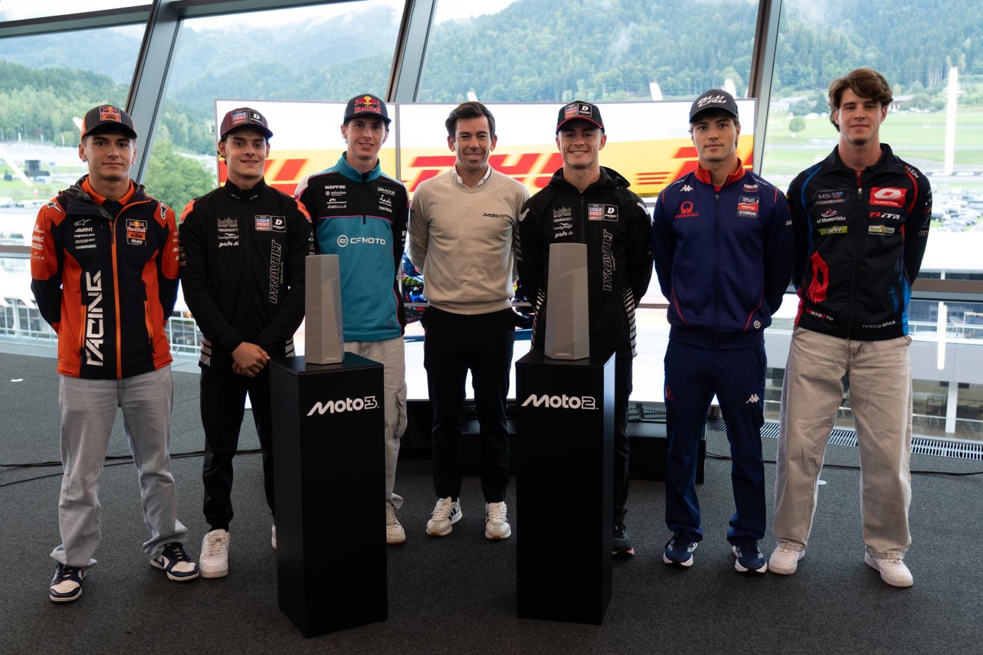 MotoGP presenta los trofeos de Moto2 y Moto3