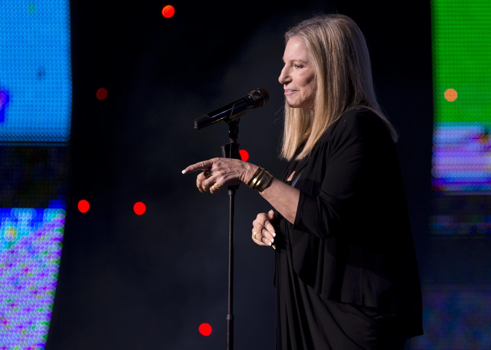 Barbra Streisand critica el "ego desmedido" de Trump y su amenaza sobre el Centro Kennedy