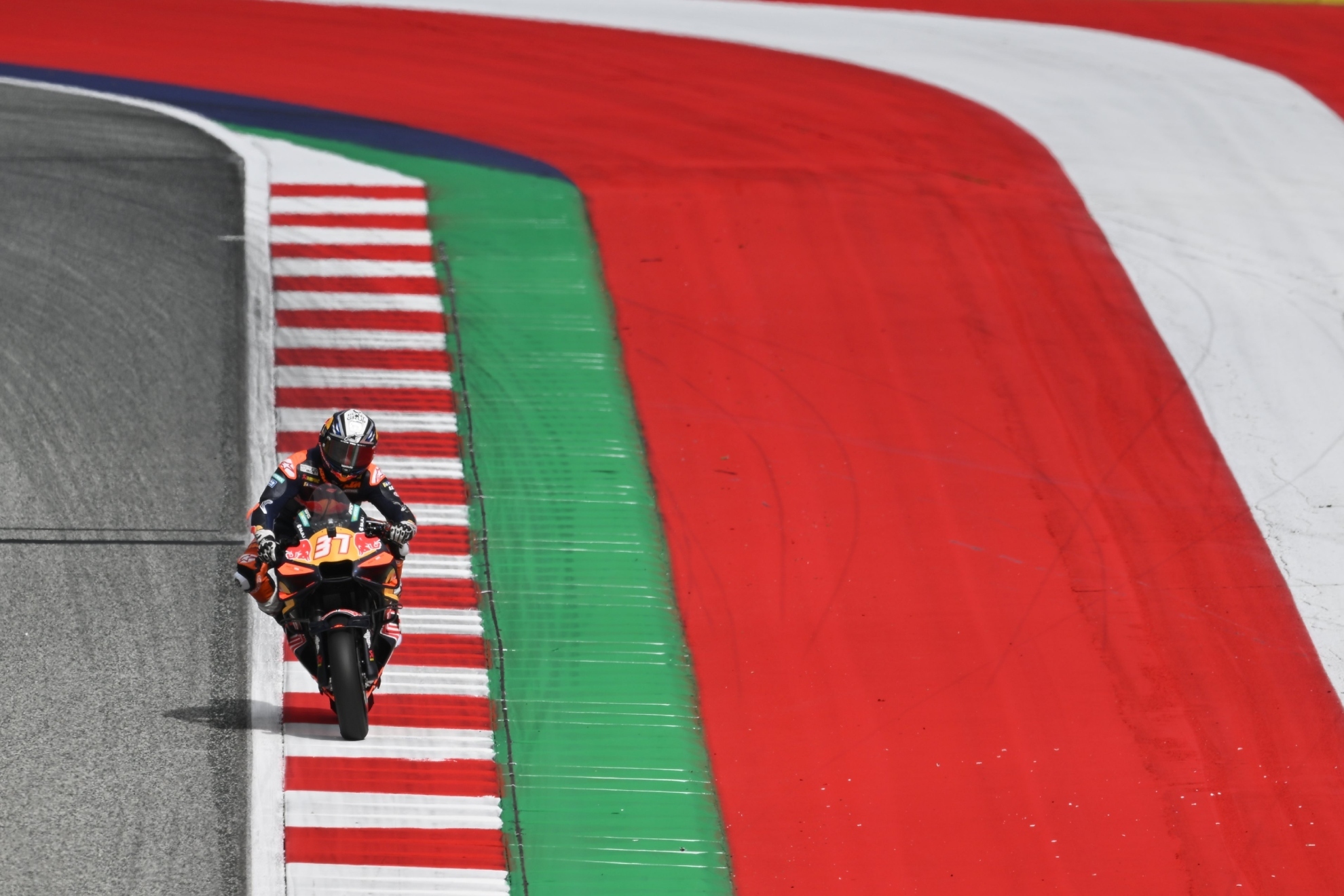 Acosta domina como nunca lo había hecho en MotoGP