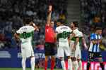 El error de Federico Redondo que dejó al Elche con uno menos en el 6'