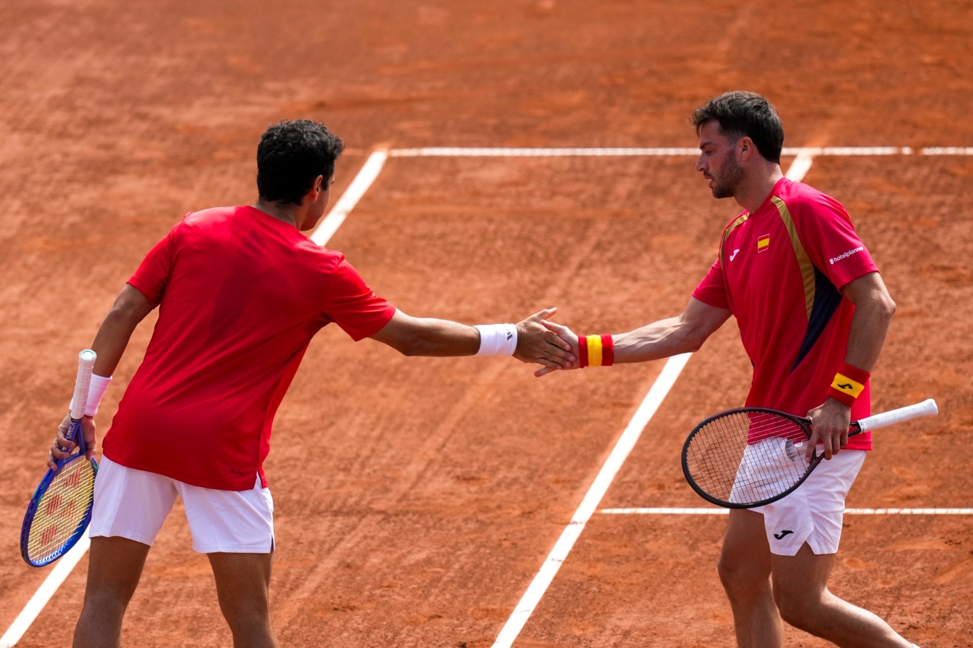 Munar y Martínez sellan el billete a Bolonia por la vía rápida