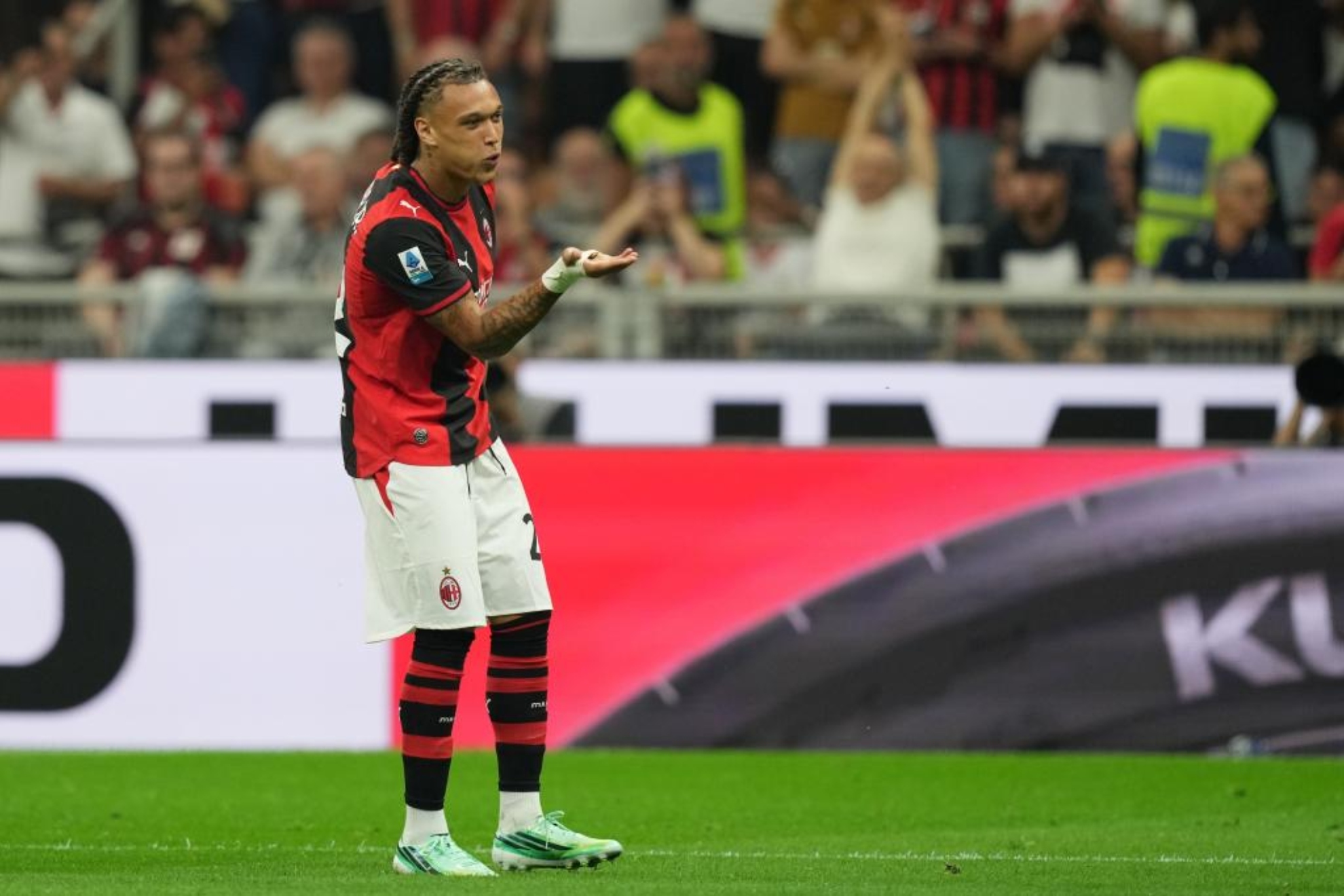 Diego Moreira hace olvidar a Leao: "Elegí el 22 por Kaká"