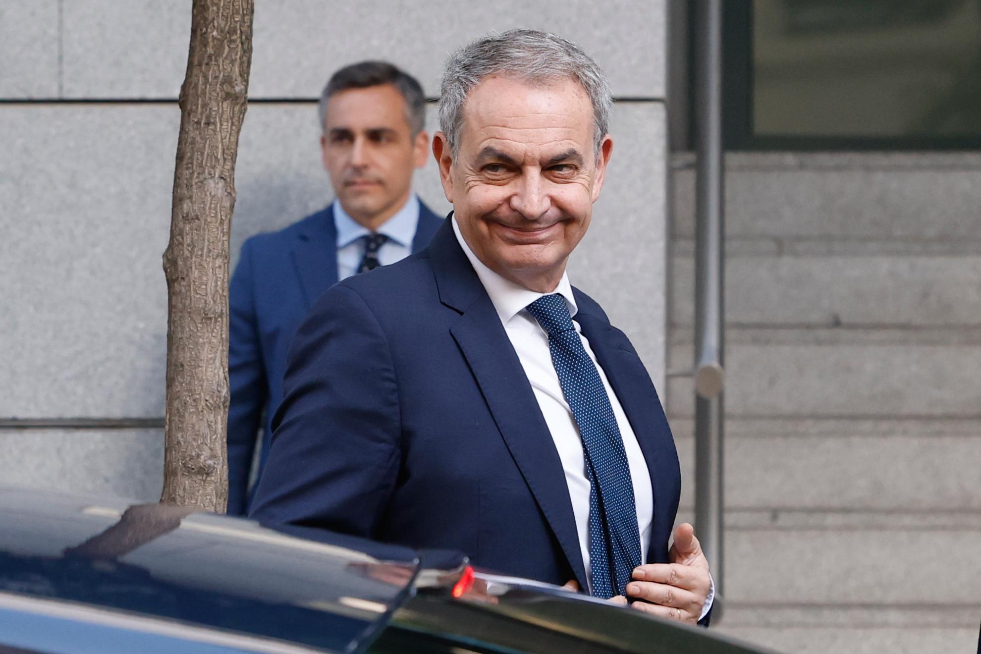 El juez del 'caso Plus Ultra' cita a las hijas de Zapatero y da tres días al expresidente para aportar documentación sobre sus joyas