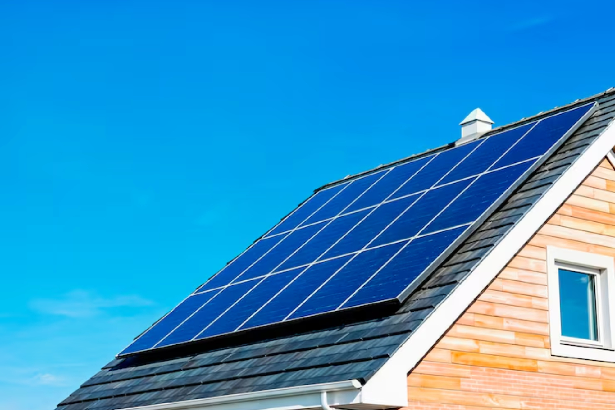 La Ley de Propiedad Horizontal lo aclara: los vecinos pueden impedir que instales placas solares en tu vivienda