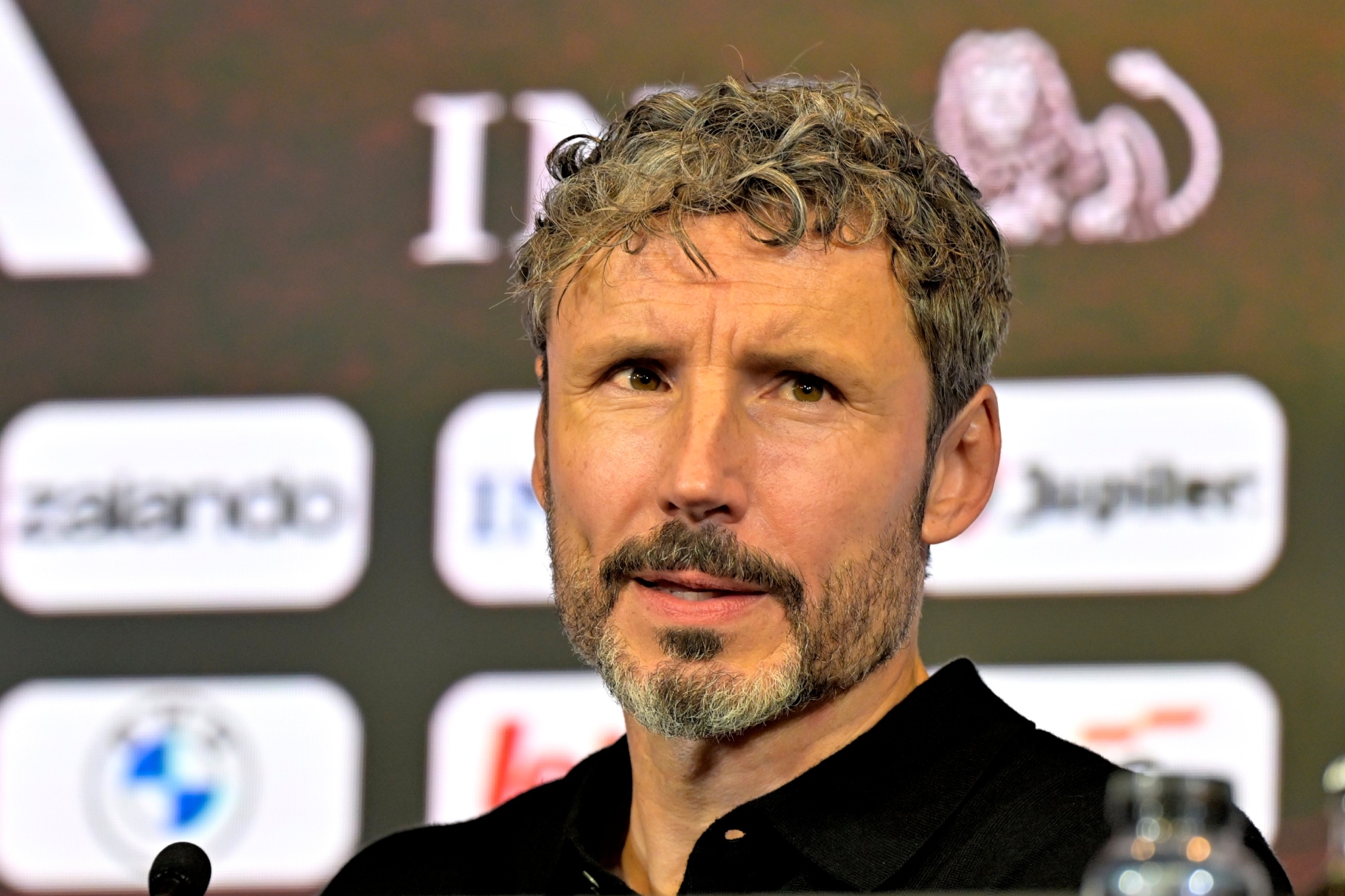 Van Bommel, contundente en su llegada a Bélgica: "Podríais haber ganado el Mundial"