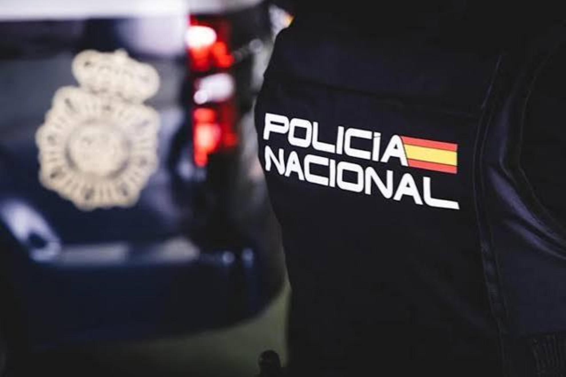 Un hombre recibe un disparo en la cabeza mientras cenaba en un local puerto de Málaga