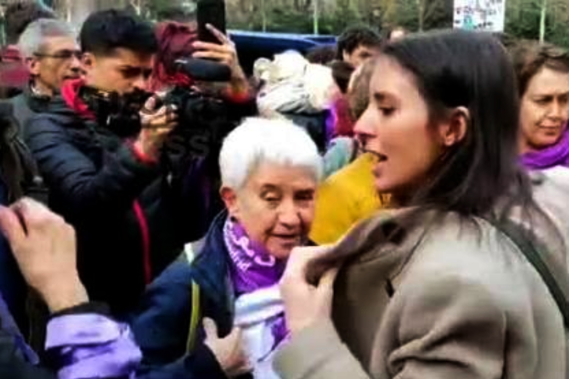 Irene Montero y Enrique Santiago, entre los manifestantes que trataron de frenar el desahucio de Maricarmen