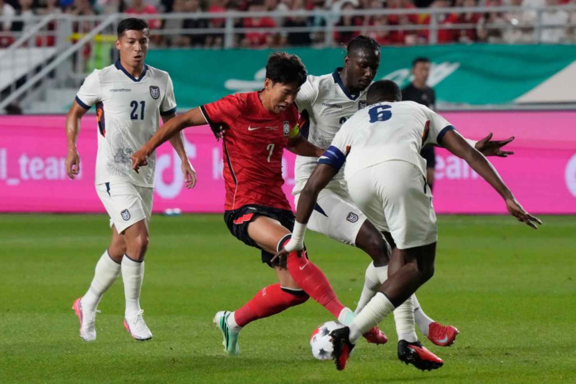 Robert Moreno se estrena al frente de Corea del Sur goleando a la Ecuador de Gallardo