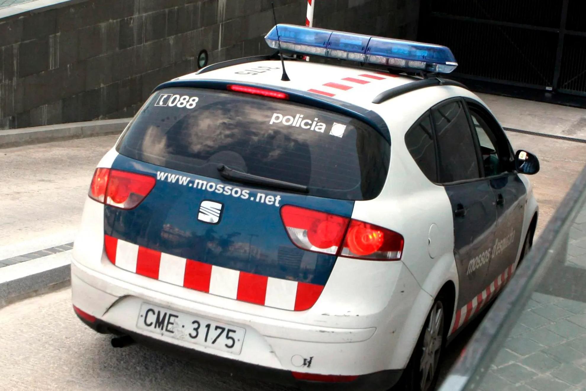 Hallan en Barcelona el cadáver de un hombre que llevaba unos dos años muerto en su casa: su familia convivía con sus restos mortales