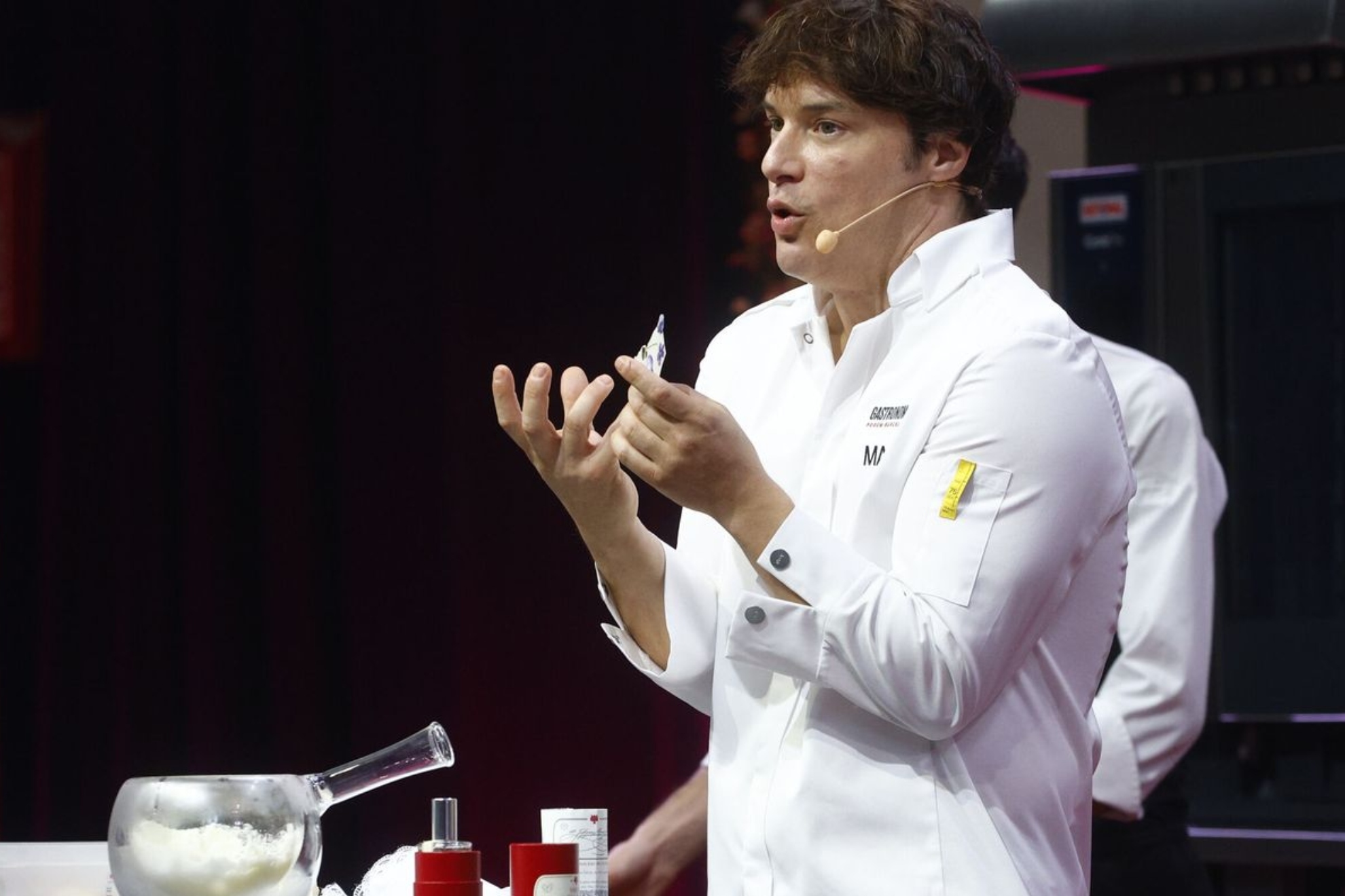 Jordi Cruz, chef, revela la receta de un hummus increíblemente cremoso y lleno de sabor: "Perfecto para acompañar con pan de pita o verduras"