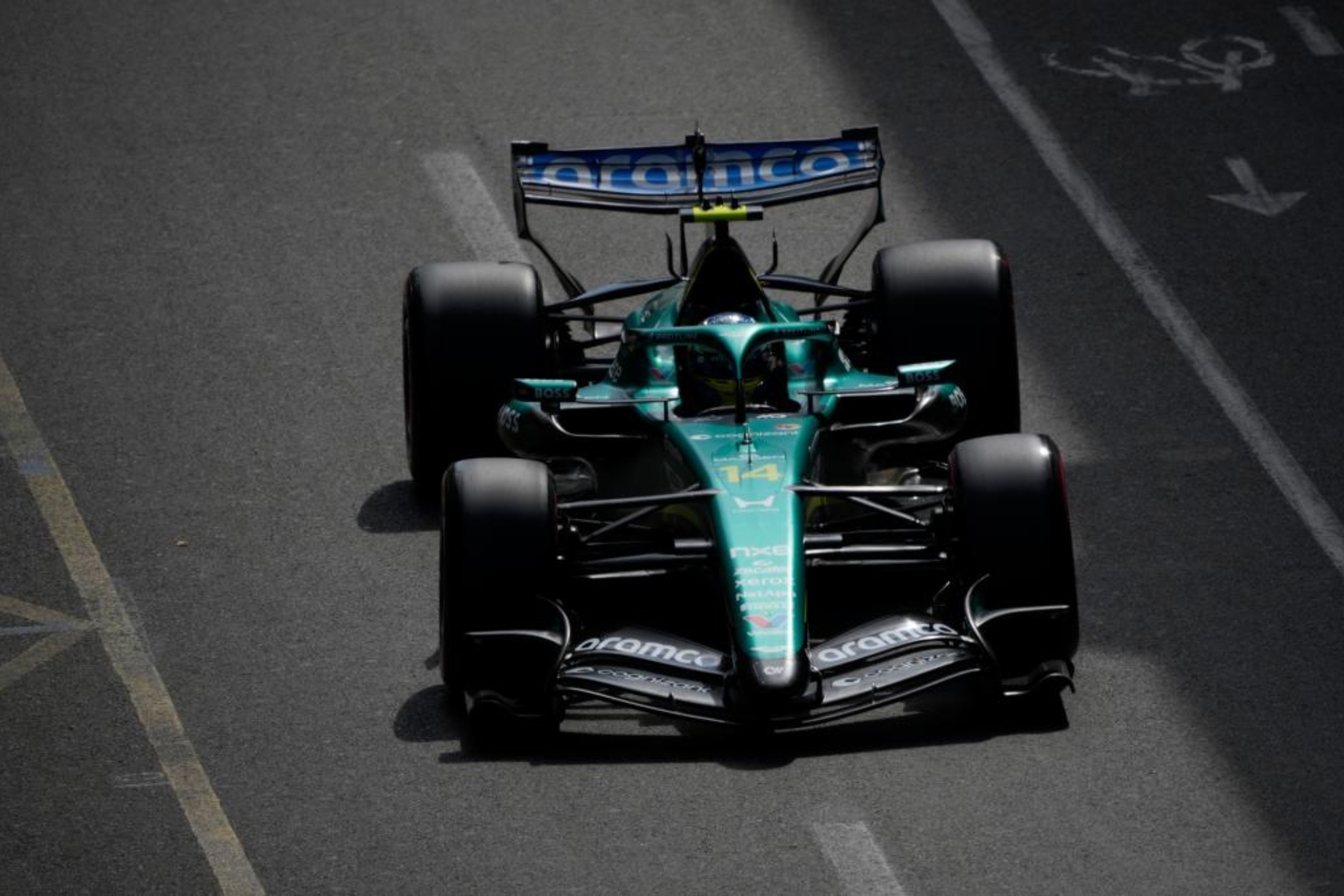 Alonso sigue acumulando sanciones... y Stroll rompe su Aston