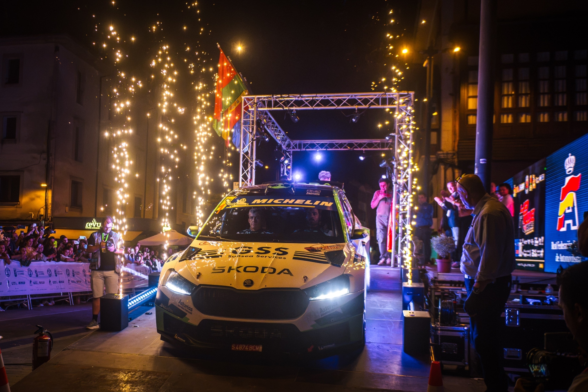 Suárez, lanzado hacia el título en un Rally de Llanes con una inscripción de lujo
