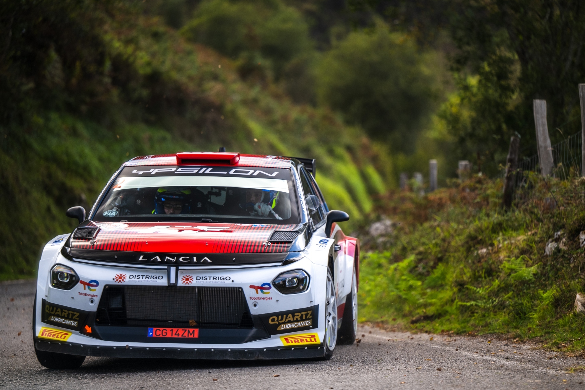 Ruiloba y su Lancia encabezan un Rally de Llanes muy reñido
