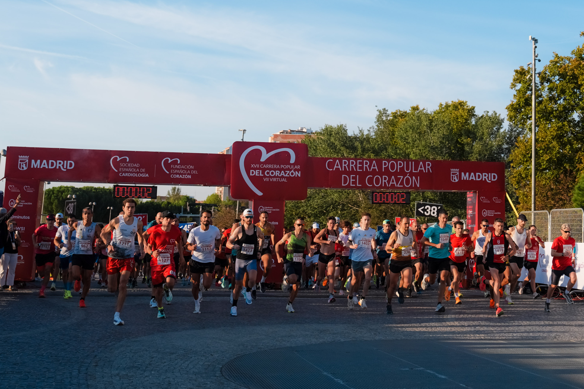 Más de 4.500 personas se unen al latido de la Carrera Popular del Corazón
