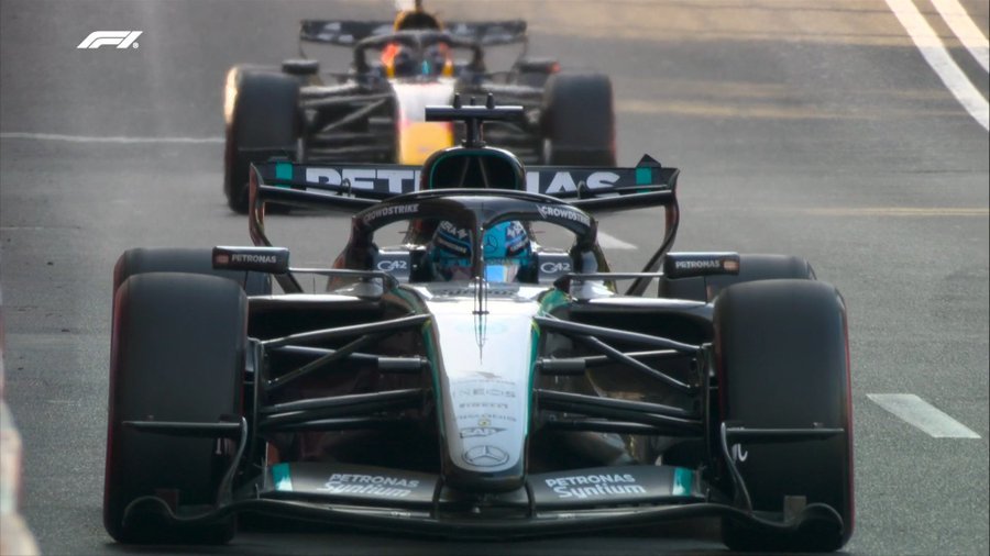 Russell suda la victoria y un Sainz sensacional puntúa de nuevo