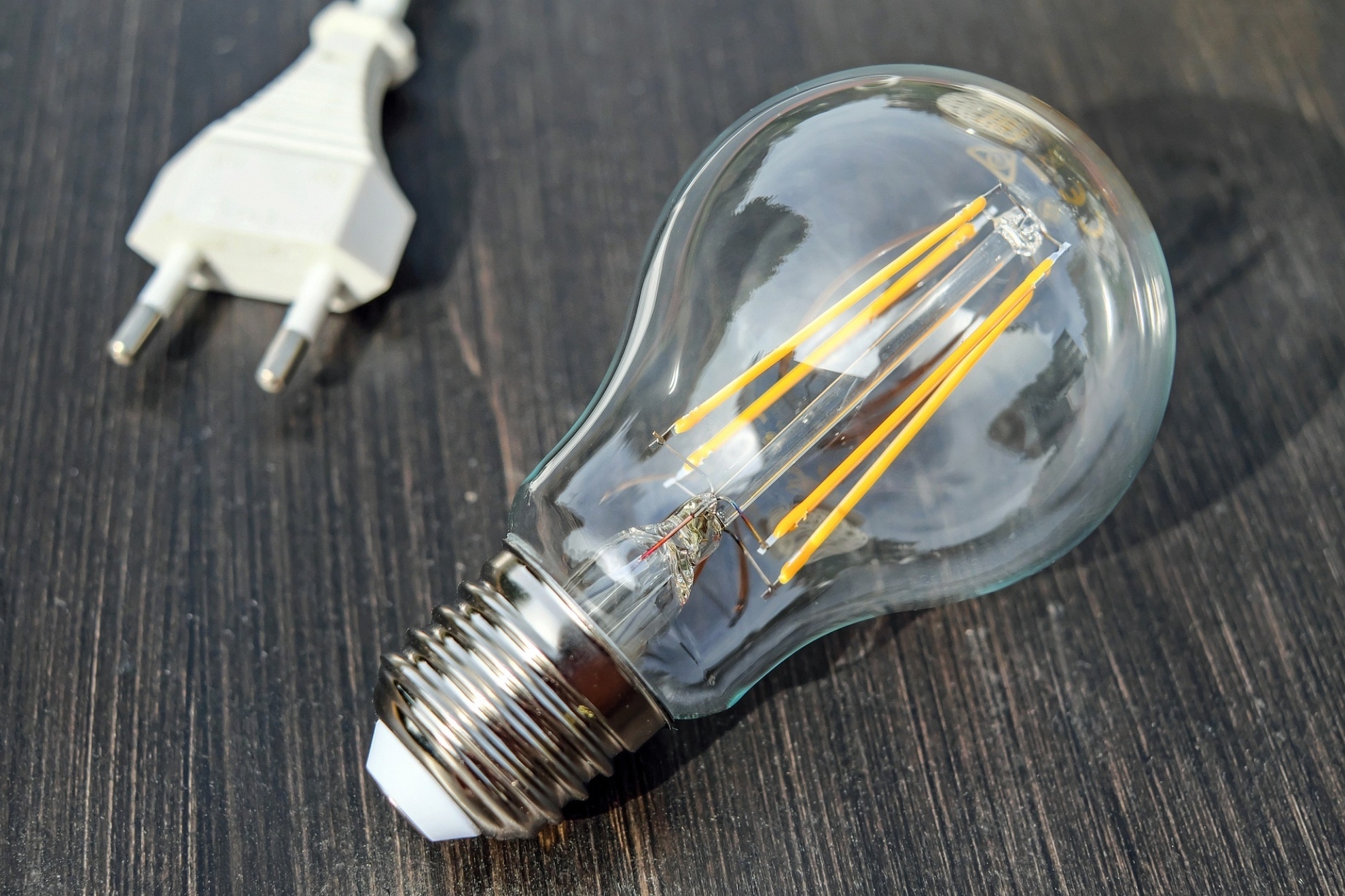 Precio de la luz por horas mañana, viernes 9 de octubre: cuándo es más barata y más cara