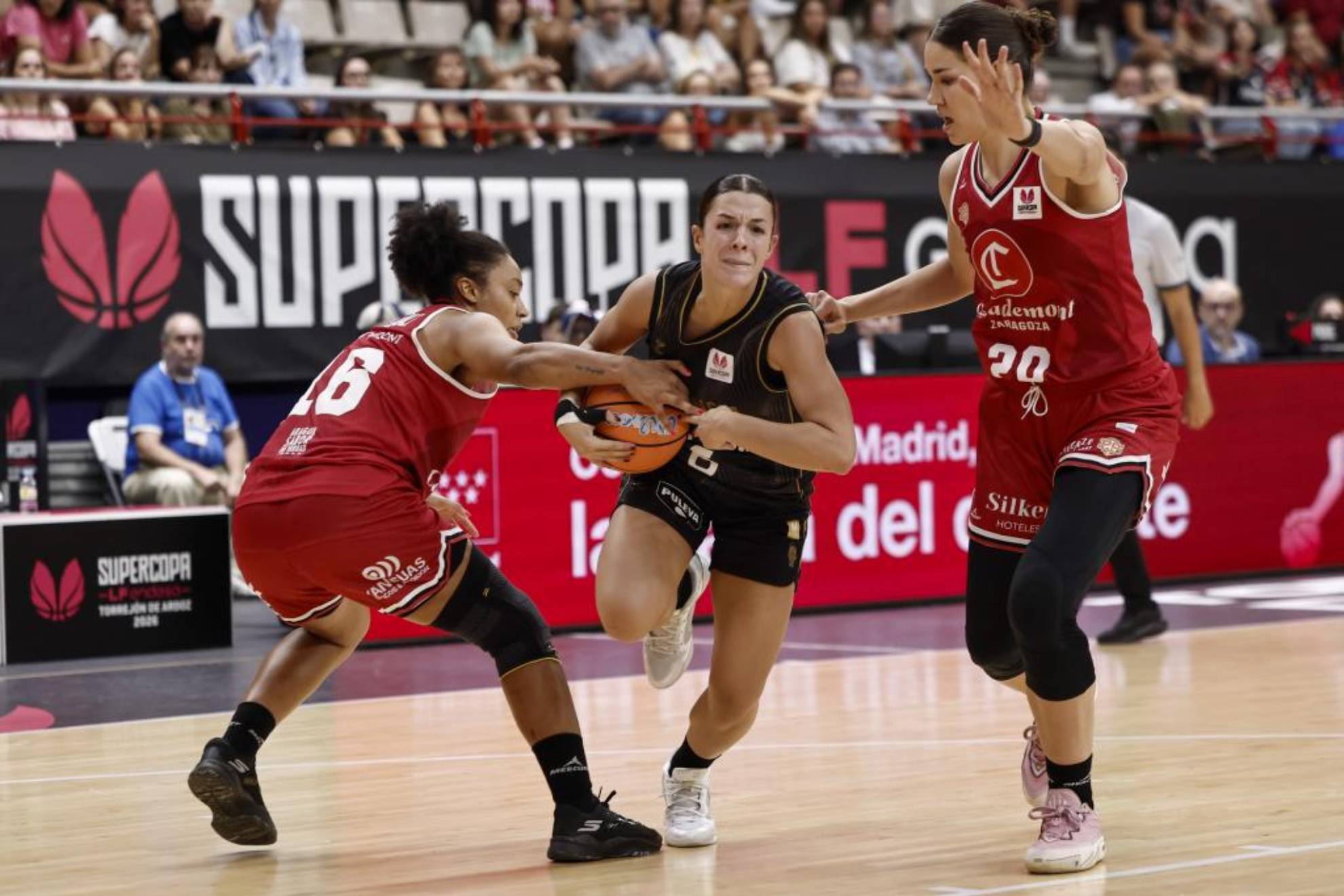 El Valencia Basket somete al Casademont Zaragoza y luchará por el título (73-84)