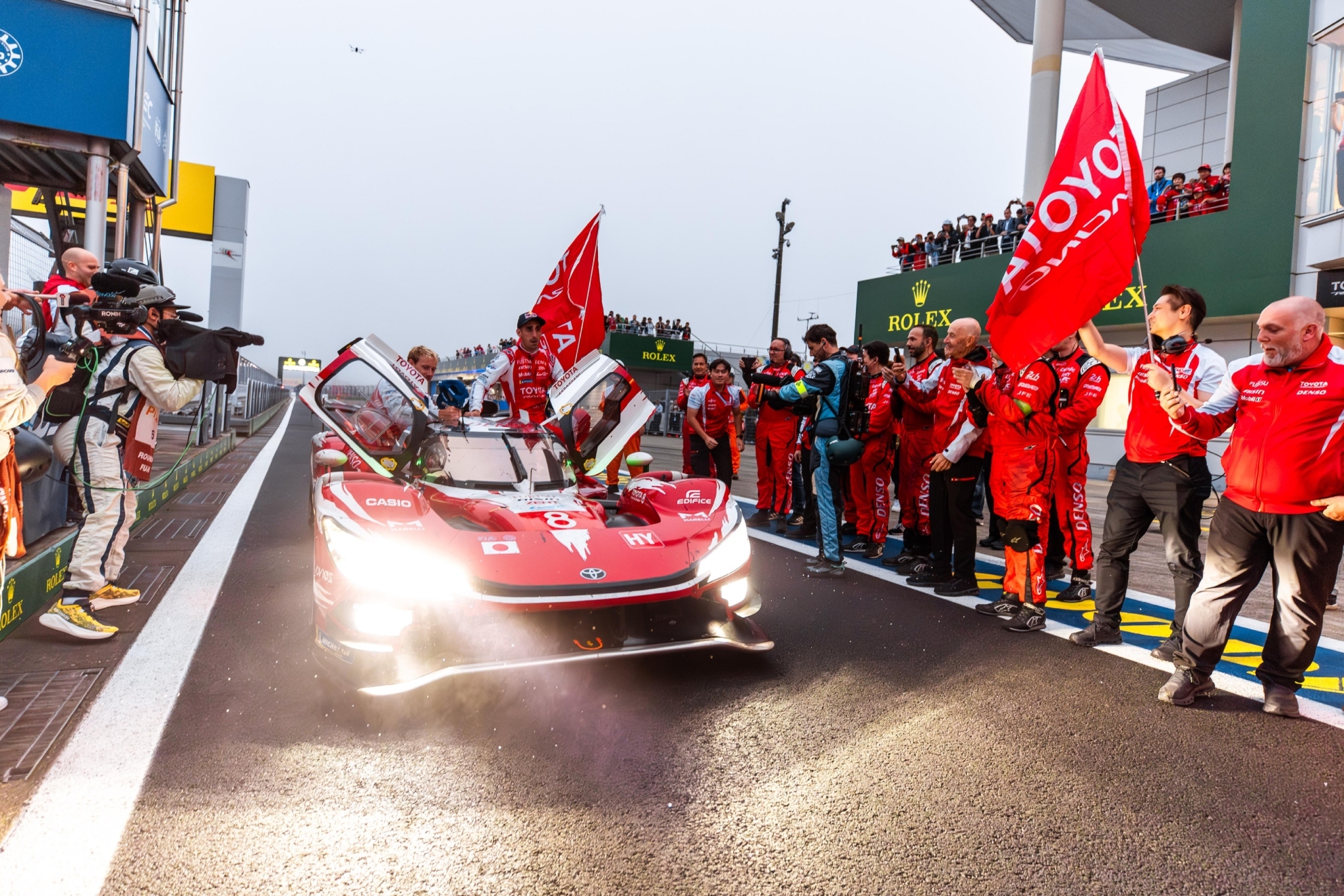 Una pillería le da el triunfo a Toyota en Fuji… y el mando del Mundial