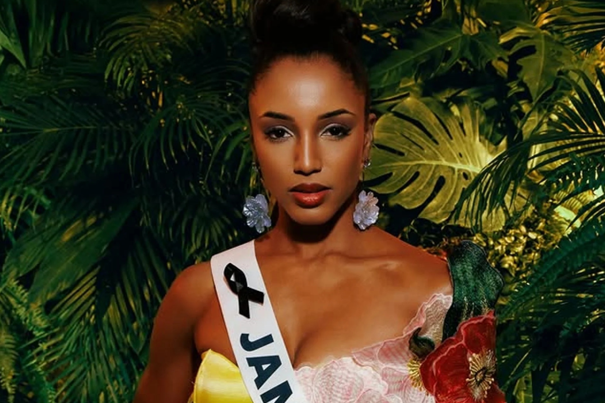 Miss Jamaica demanda a la organización de Miss Universo tras sufrir una lesión cerebral en una caída en el escenario