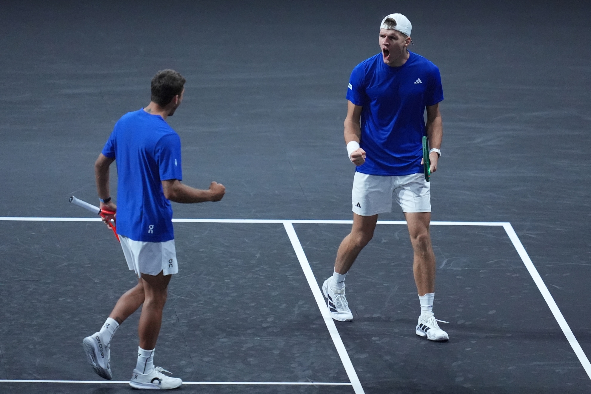 Cobolli y Mensik dejan a Europa a una victoria del título en la Laver Cup