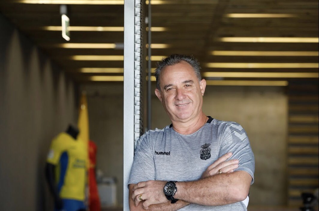 El médico de Las Palmas le salva la vida a un pasajero en el aeropuerto de Gran Canaria