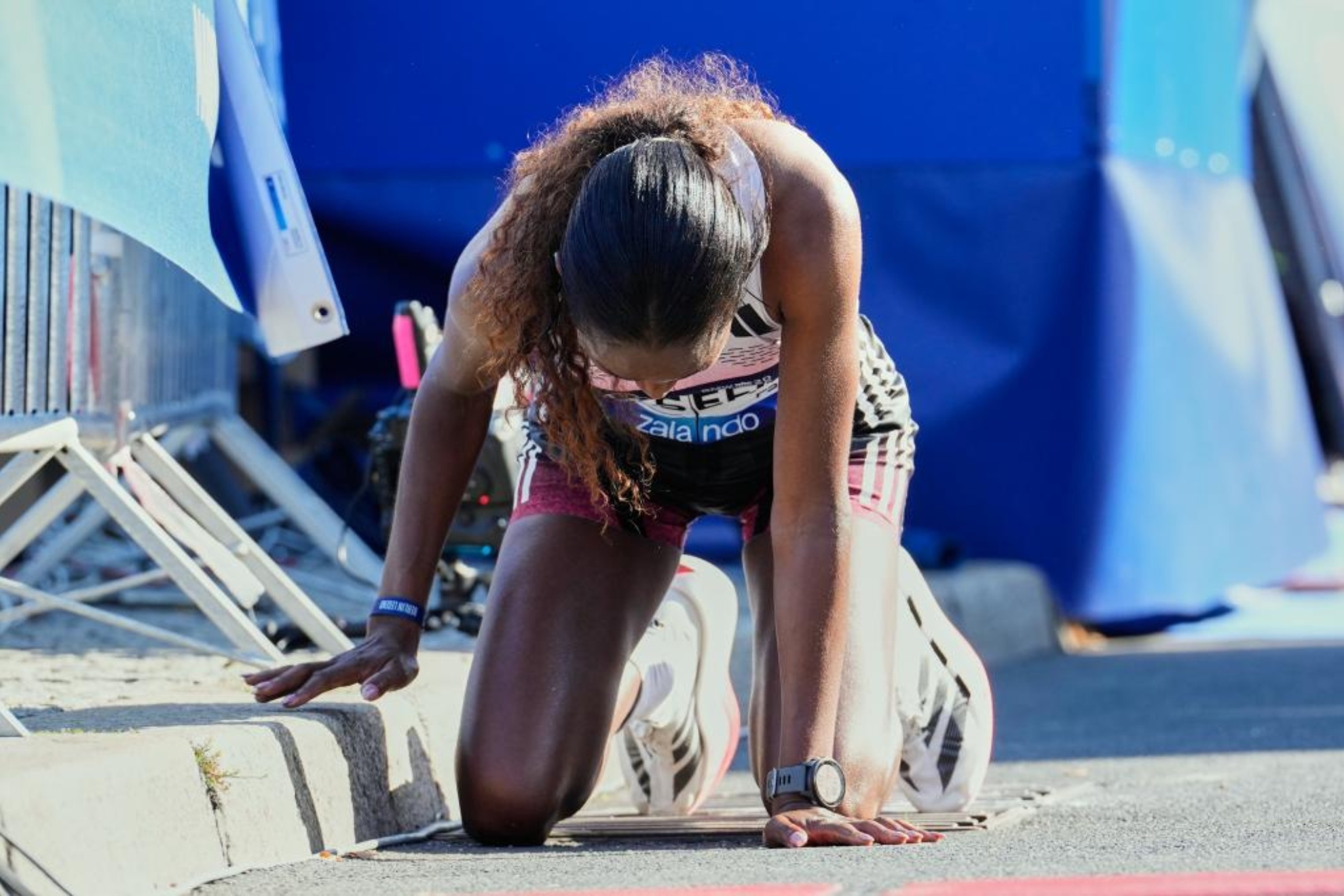Assefa acabó el maratón de Berlín con una rotura parcial del tendón de Aquiles