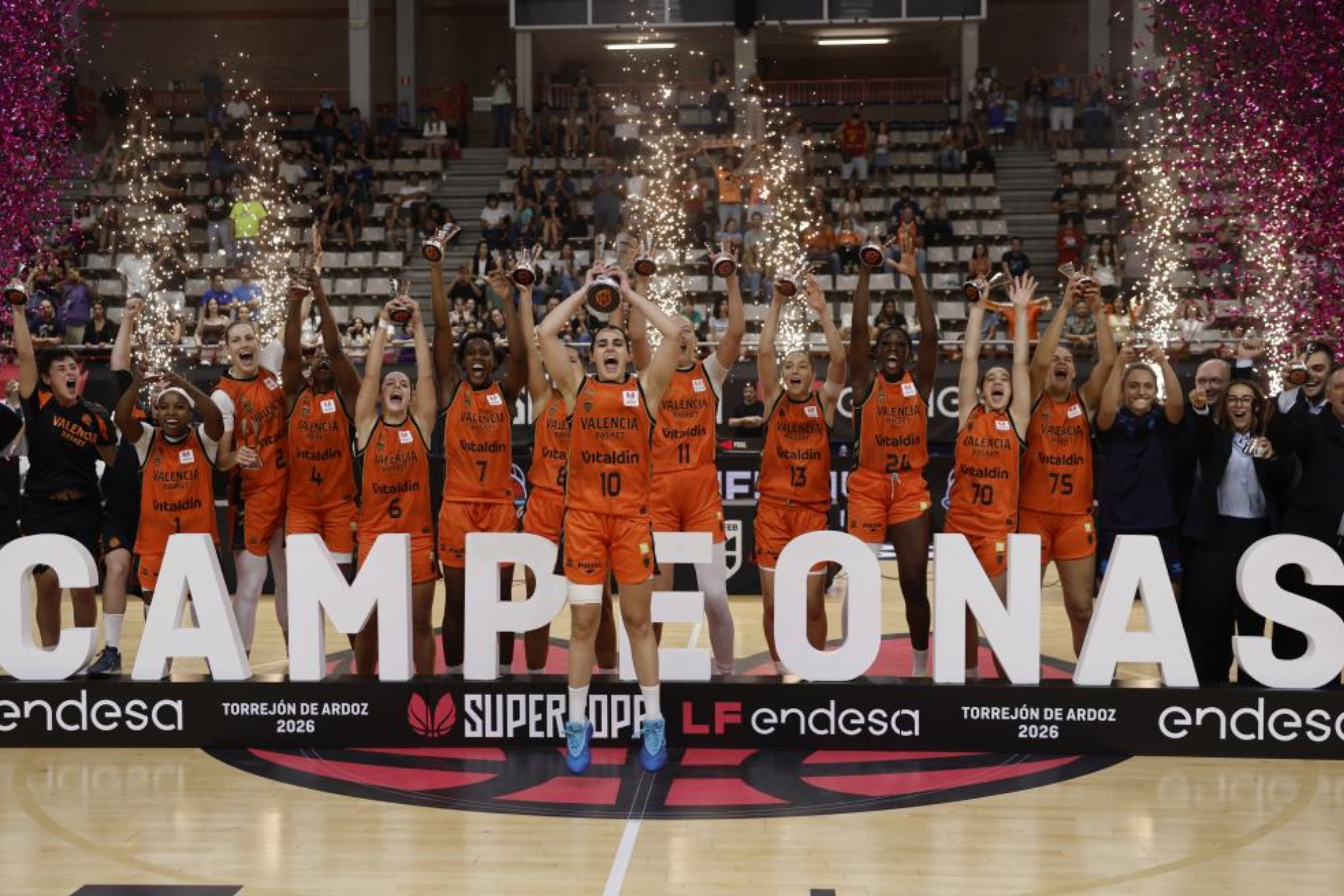 Tiranía taronja: el Valencia gana la Supercopa y ya tiene la triple corona