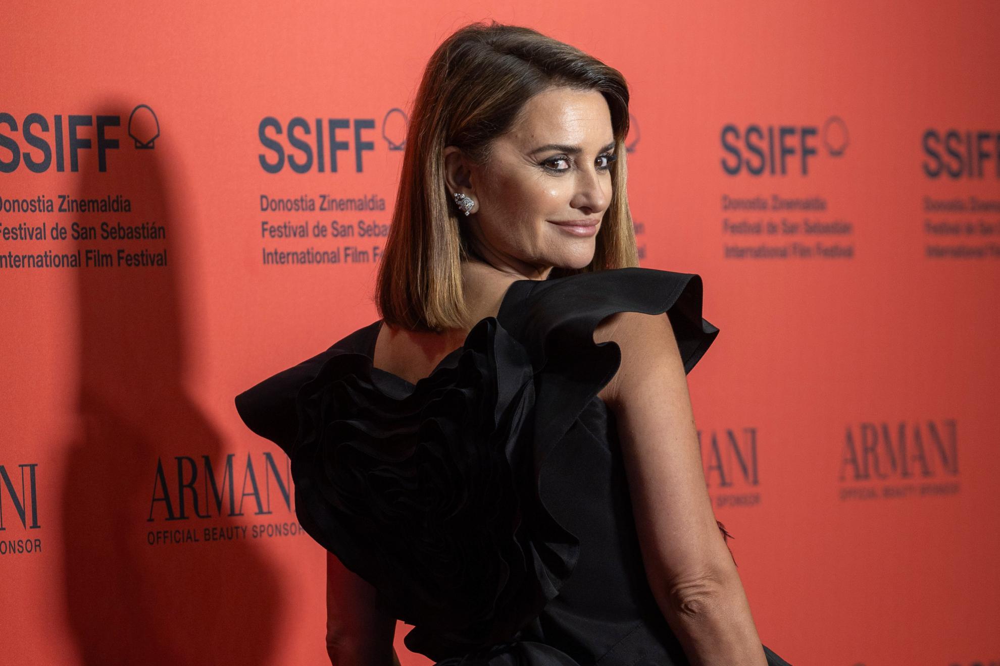 Penélope Cruz confiesa que estuvo a punto de parar el rodaje de 'La bola negra' tras recibir una llamada de su médico: "Pasé mucho miedo"