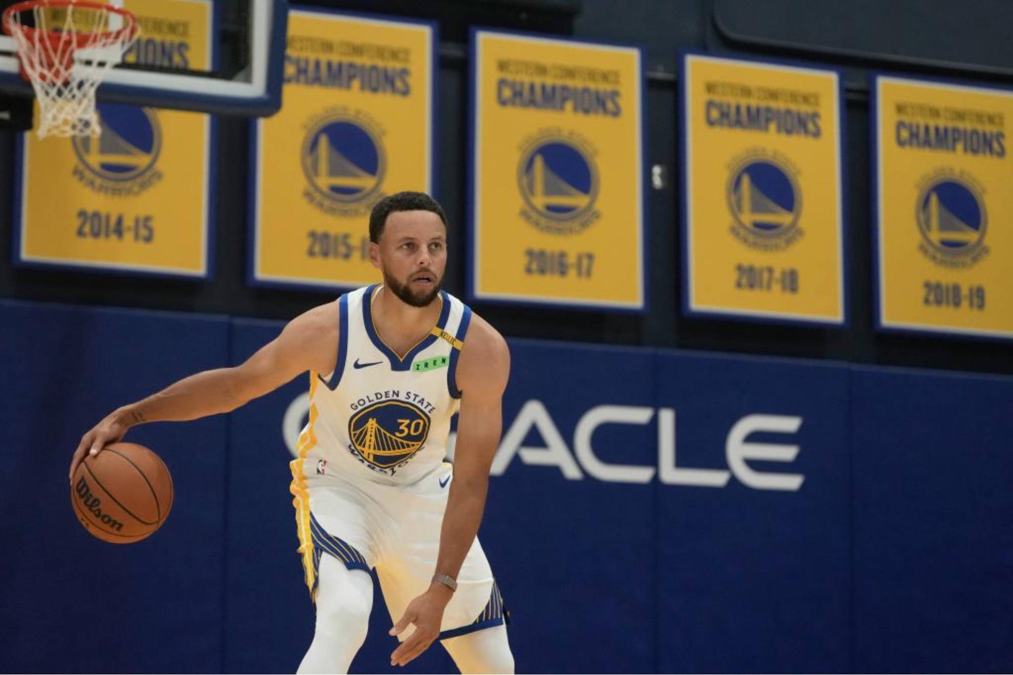 Curry renuncia a millones para que los Warriors vuelvan a volar