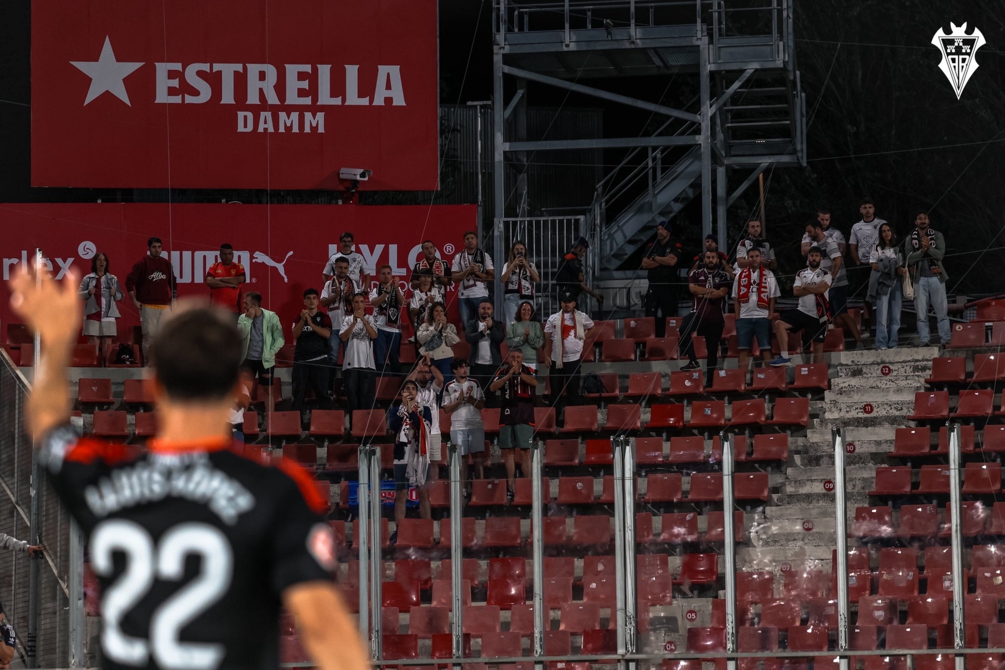 De cuatro a quince goles, de uno a dieciocho puntos: El abismo que separa al Alba del Eibar