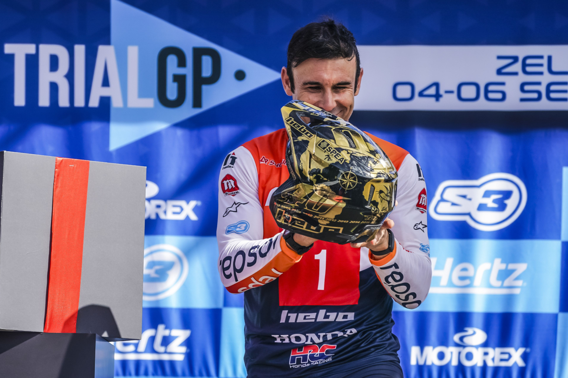 Un casco especial para Toni Bou a la altura de sus coronas mundiales