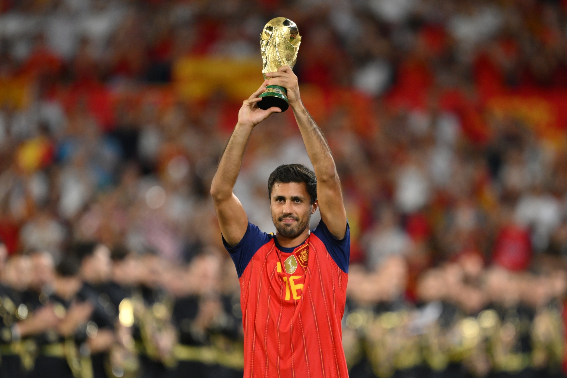 La selección ofrece la Copa del Mundo al público del Pizjuán