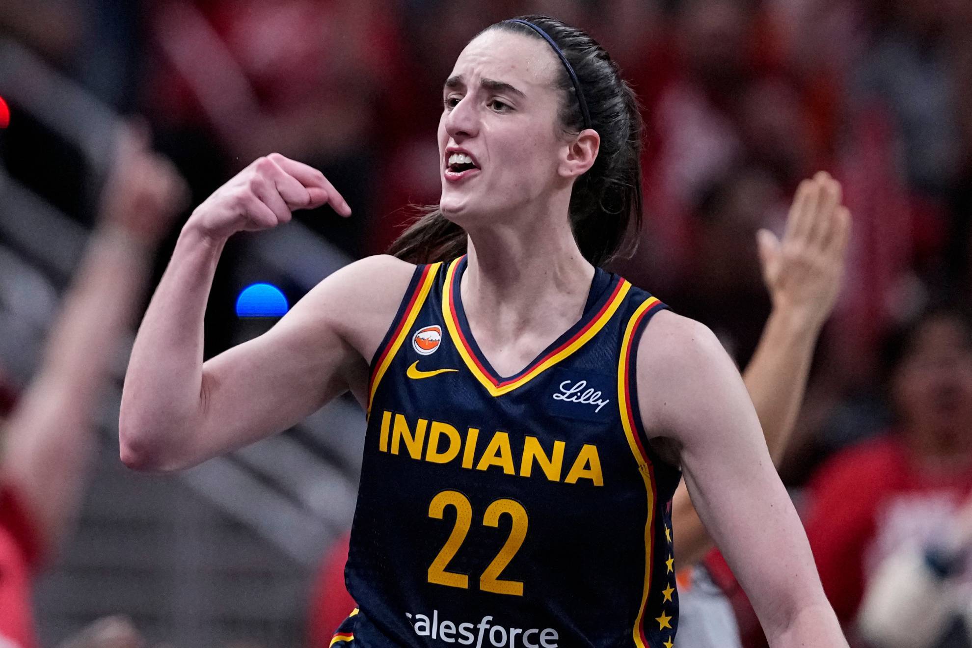 Caitlin Clark firma unos números nunca vistos en la WNBA para salvar a las Fever ante las Aces