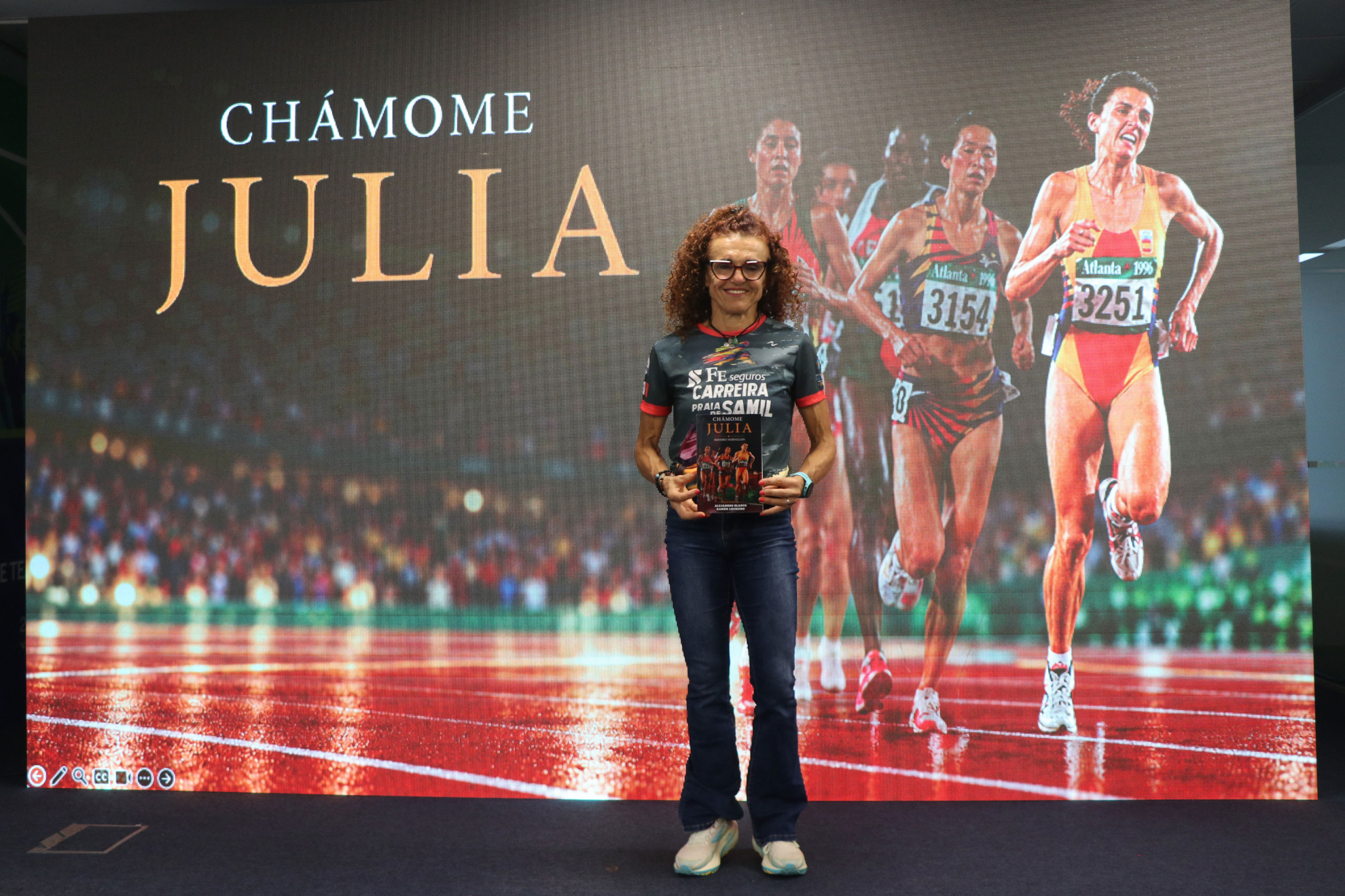 ‘Chámome Julia’, el libro que recoge la difícil vida de Julia Vaquero y su lucha por la salud mental