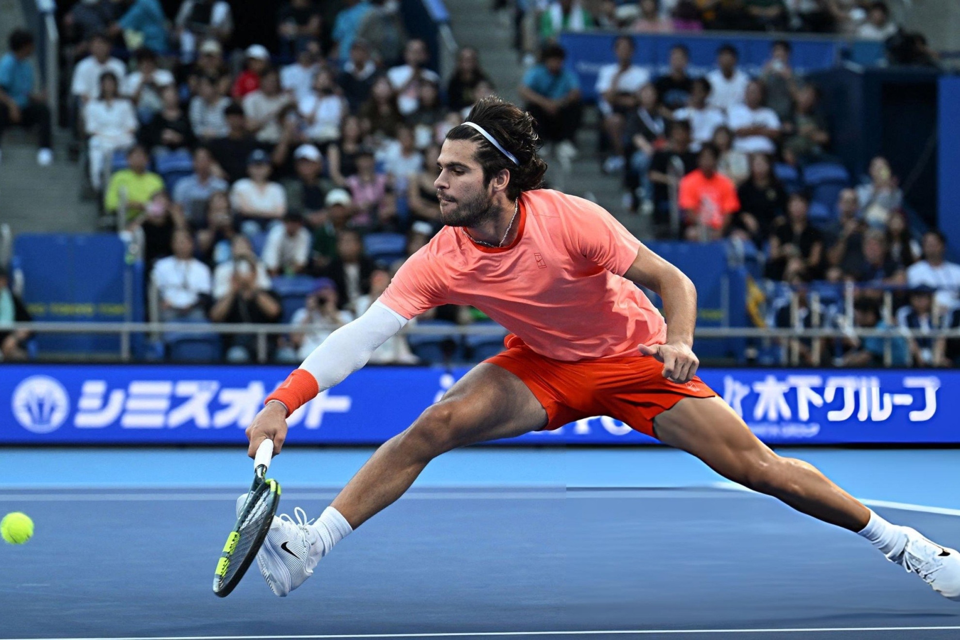 Alcaraz empieza con remontada la defensa de la corona en Tokio y juega a ser Sampras