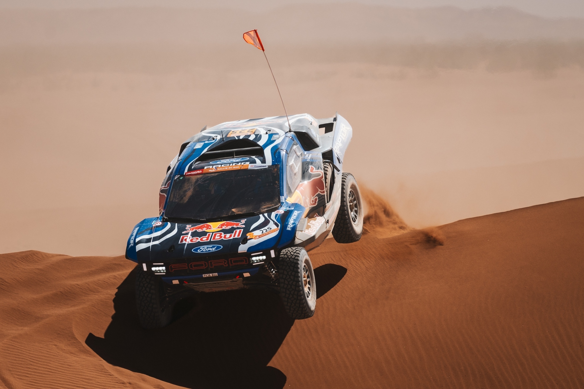 Carlos Sainz saca el rodillo y ya domina el Rally de Marruecos