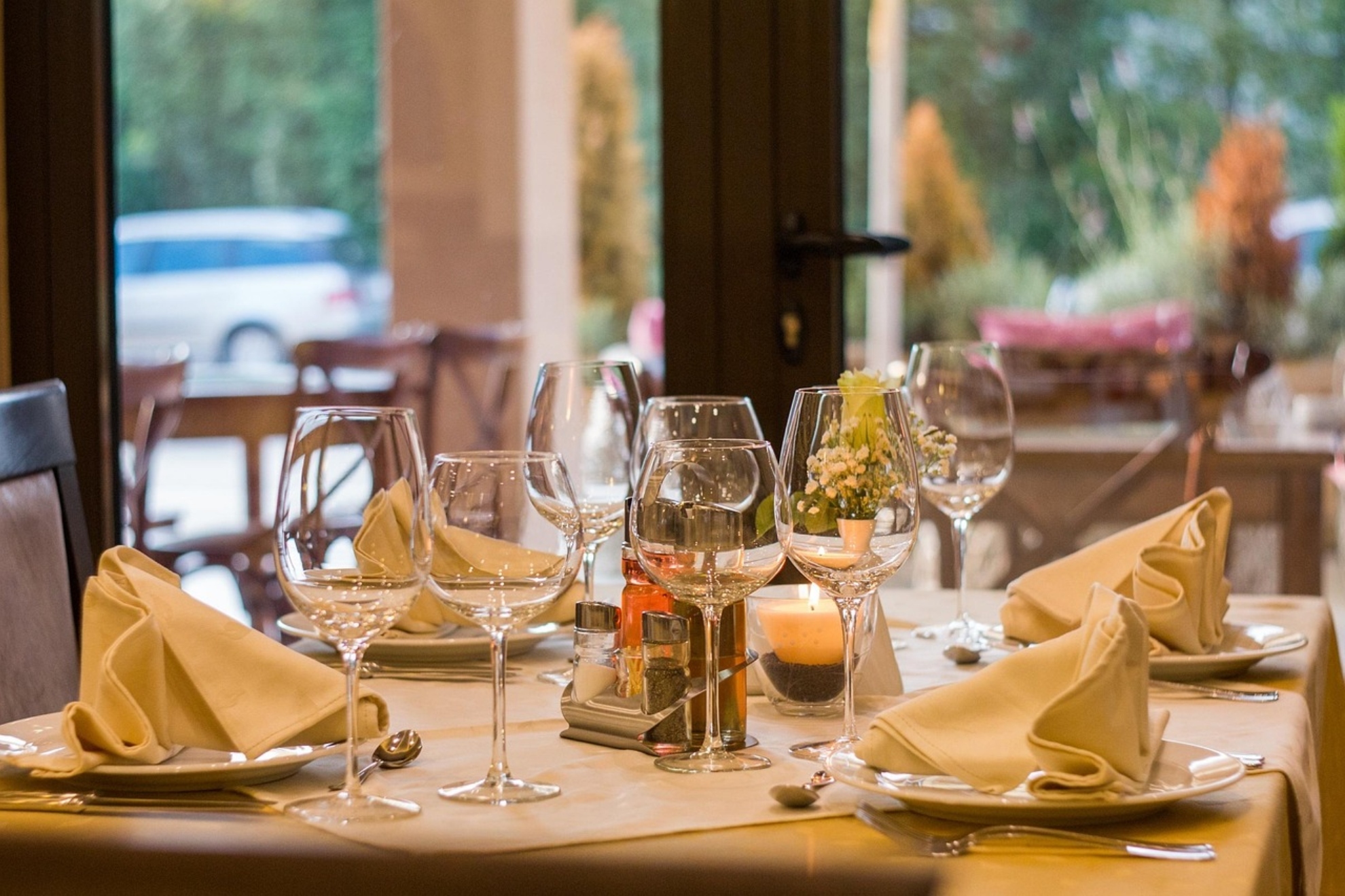Cuidado si estás pensando en dejar una reseña negativa en un restaurante y es falsa: "Puedes acabar en la cárcel"