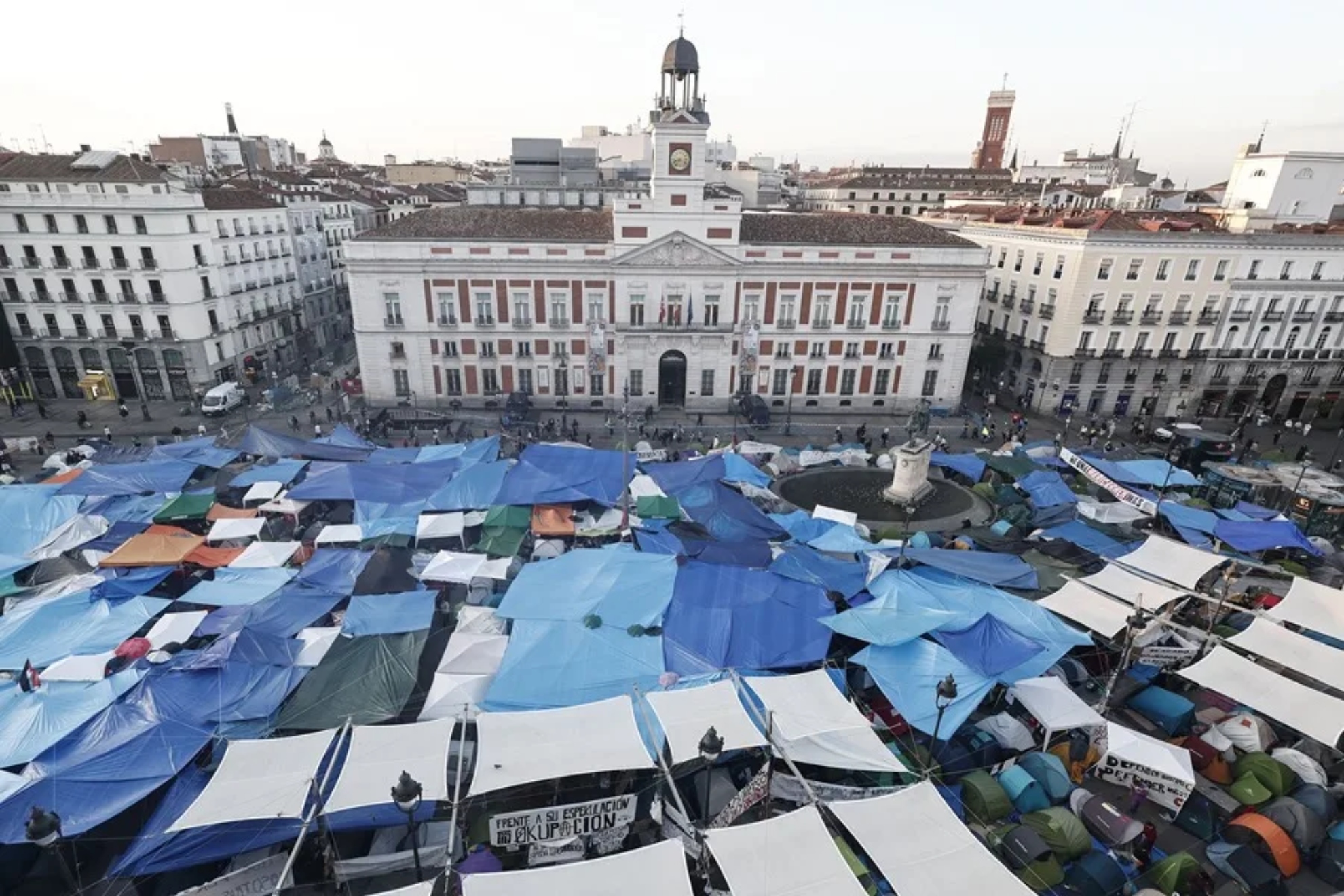 Joan Manuel Trayter, abogado, desvela si las administraciones tienen potestad para desalojar la acampada de Sol: “Está protegido, pero entran en juego otros derechos”