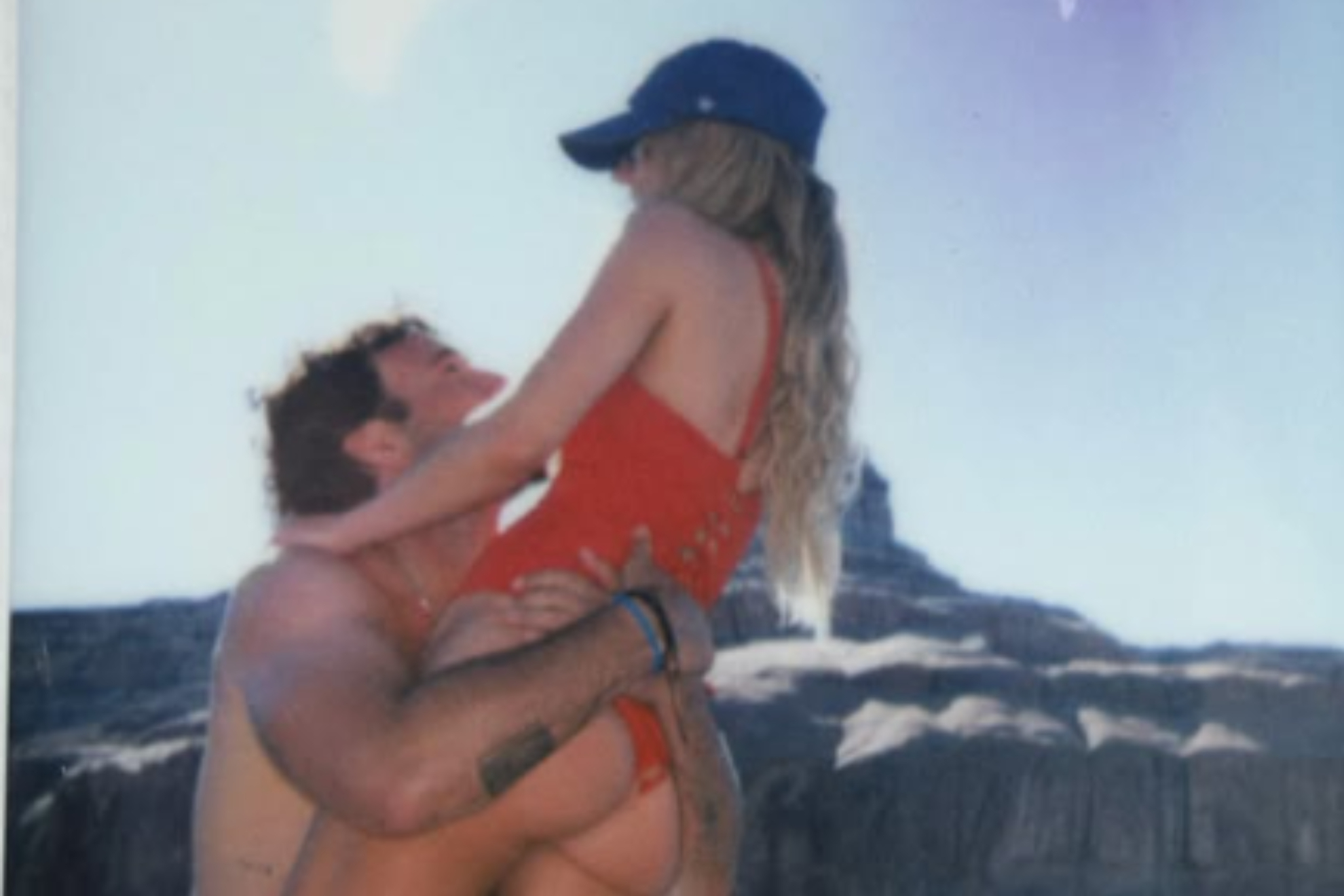 Sydney Sweeney, al más puro estilo Pamela Anderson: luce el mítico bikini de ‘Los vigilantes de la playa’