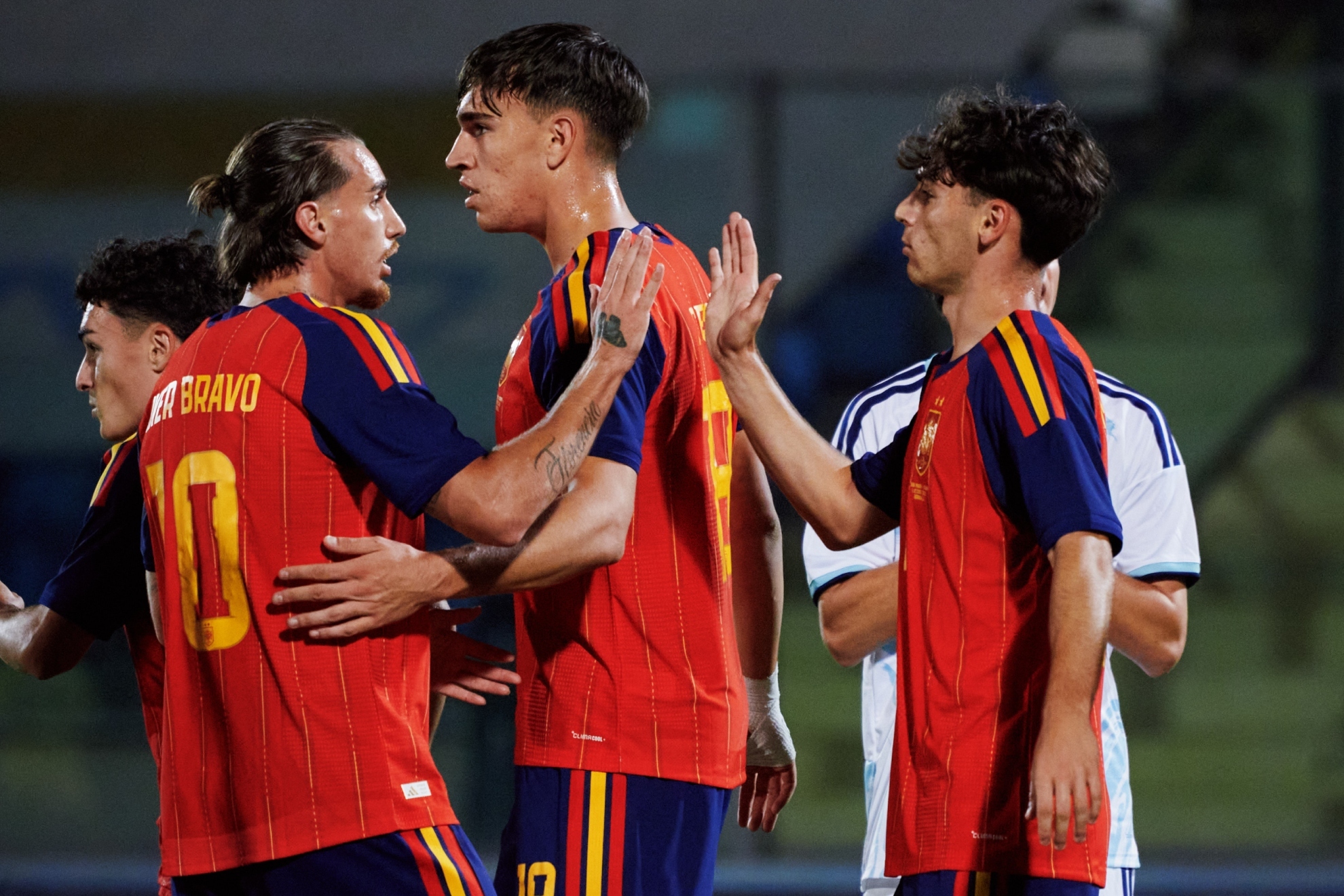 La Rojita se harta de contar goles