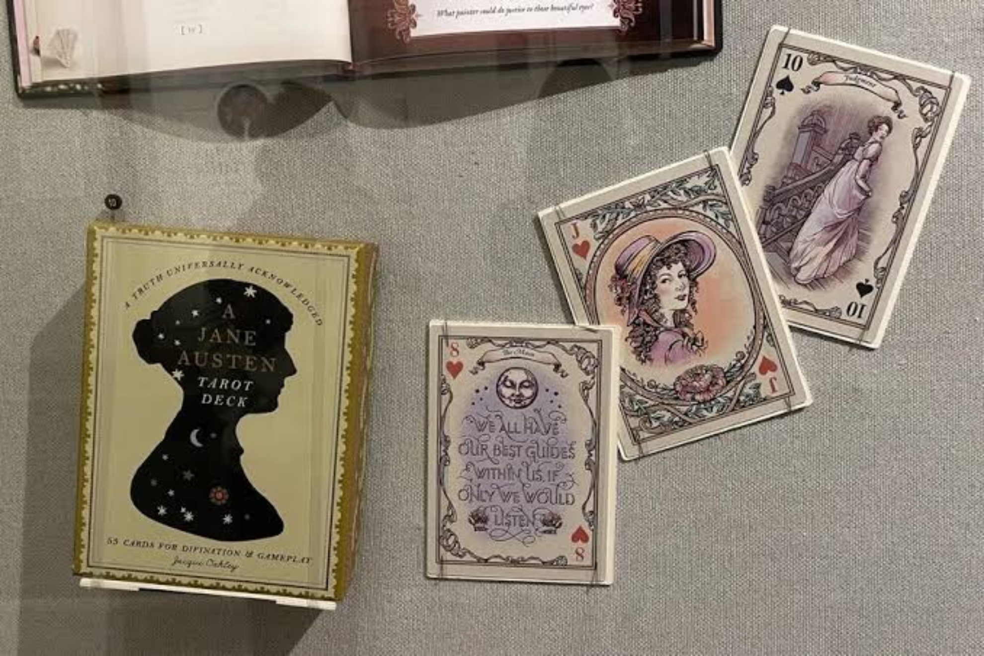 El tarot también llega a las mascotas: perros y gatos 'eligen' sus propias cartas en Corea del Sur