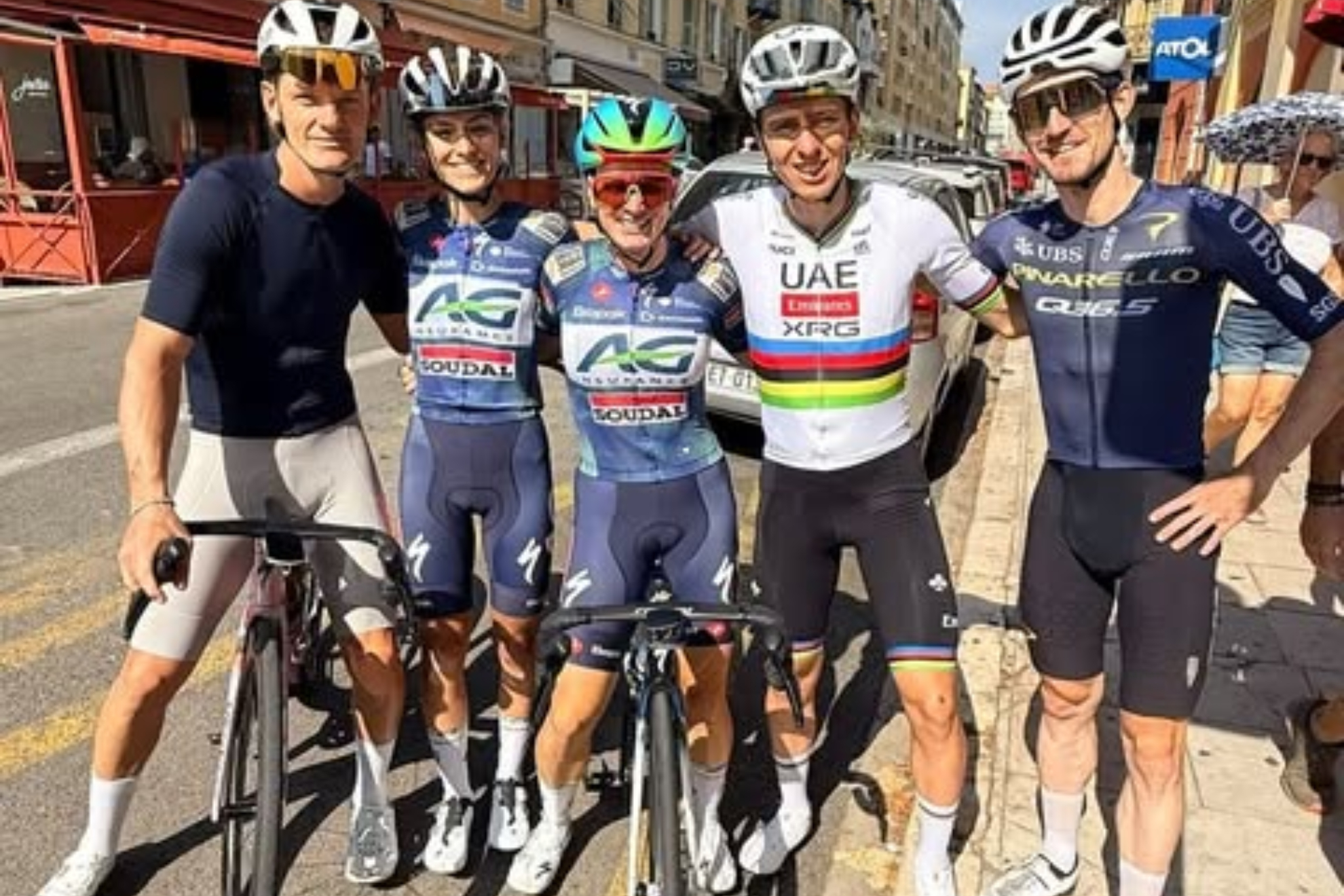 Pogacar: "Estoy mejorando cada día después de la caída y ya estoy montando en bici"