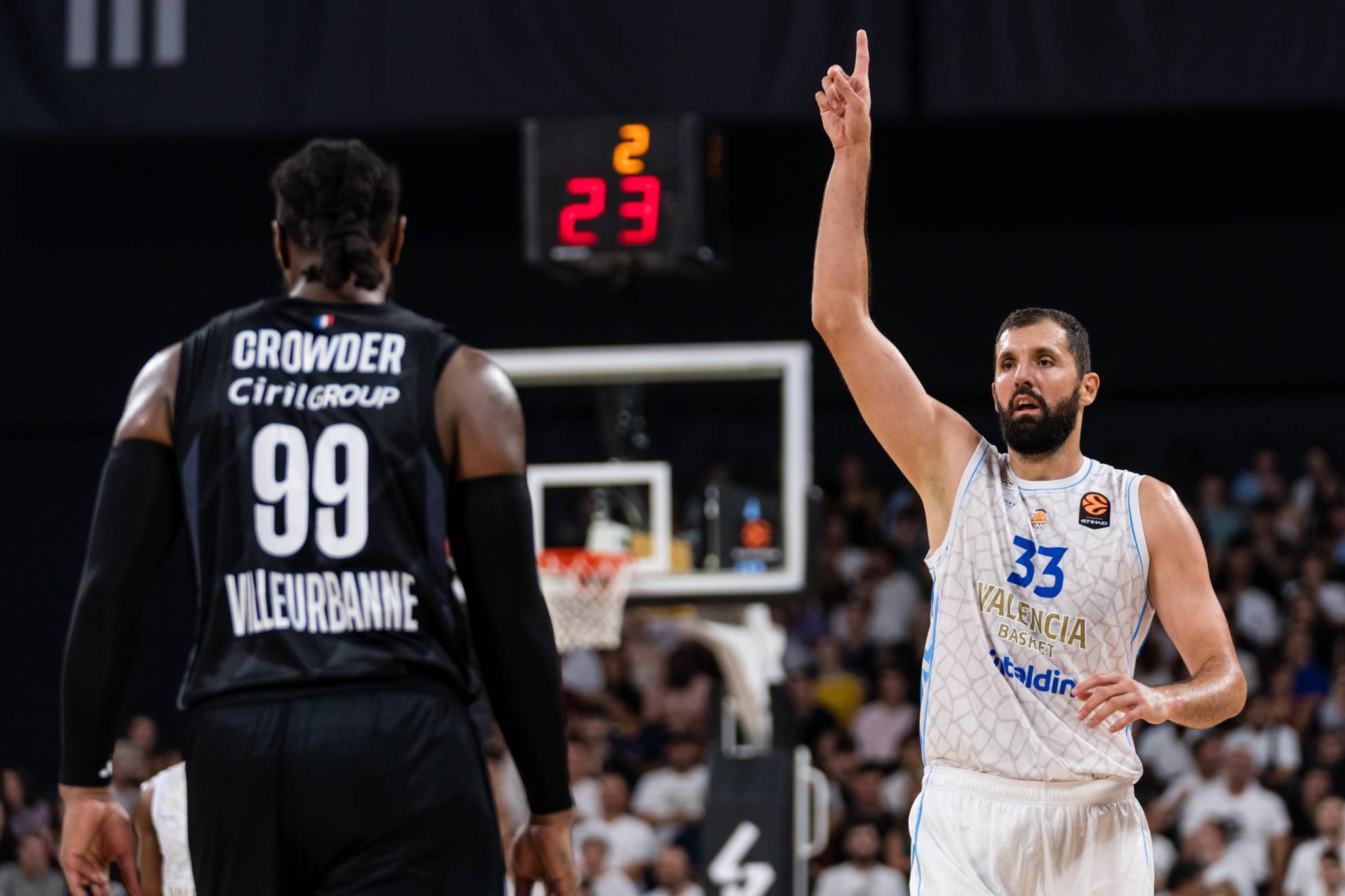 El Valencia Basket sigue invicto tras levantar 18 puntos con un Mirotic para la historia