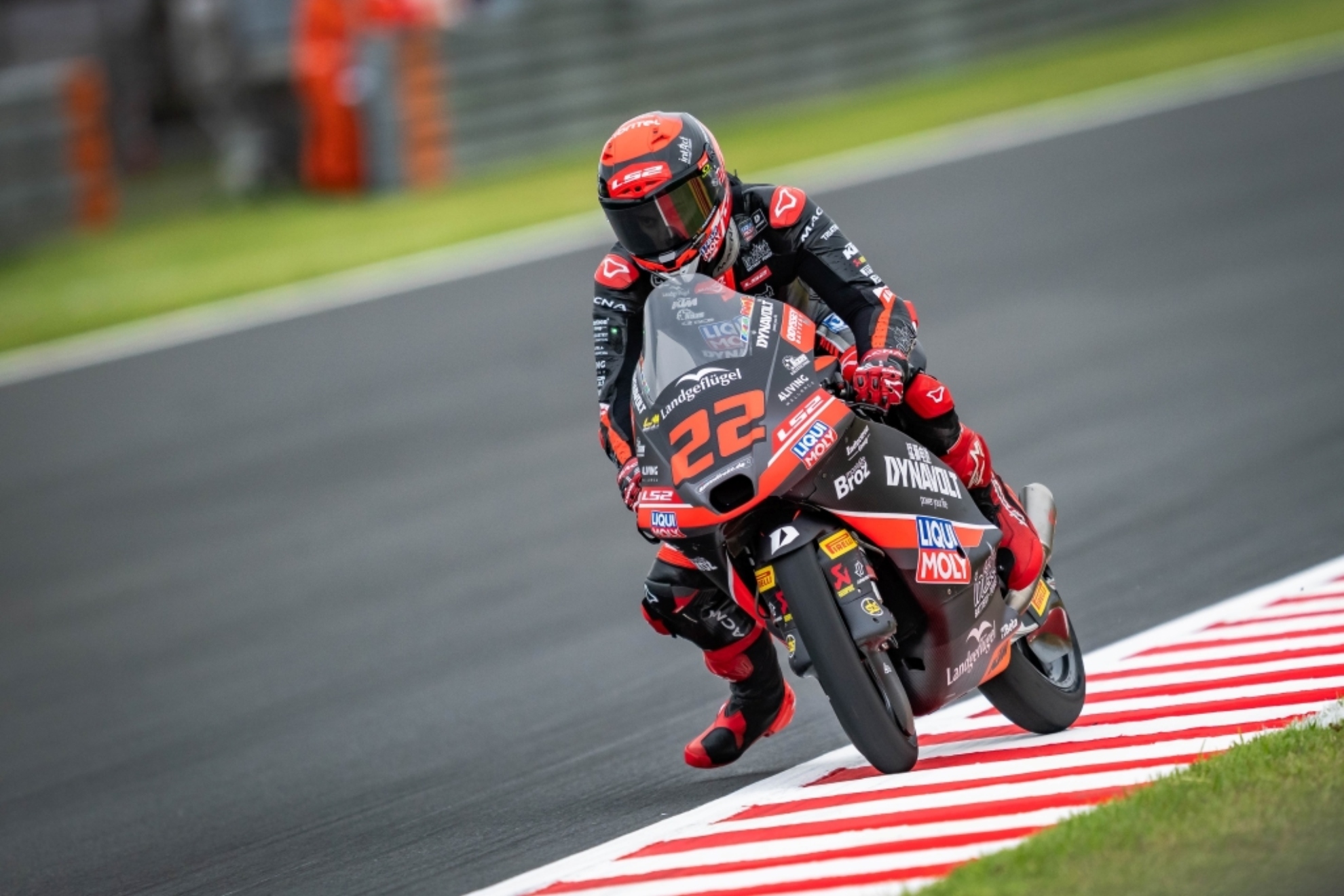 Almansa se repone con la pole de Moto3