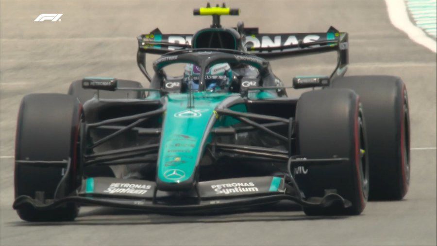 Antonelli también manda en un circuito de piloto, con Alonso en otro plano de la realidad