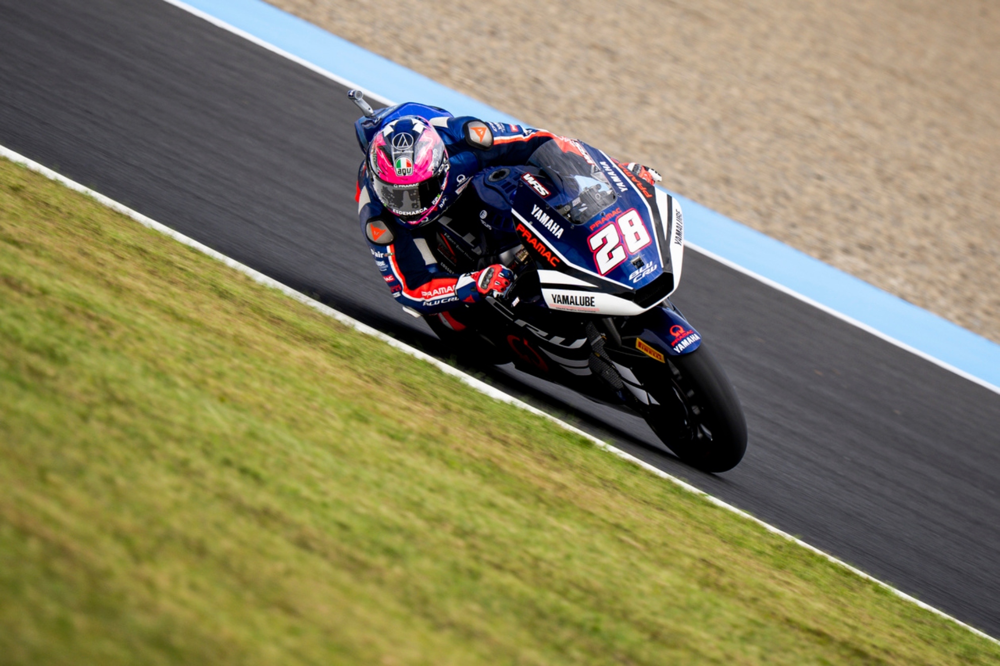 Izan Guevara aprovecha una avería de Manu González para apretar Moto2