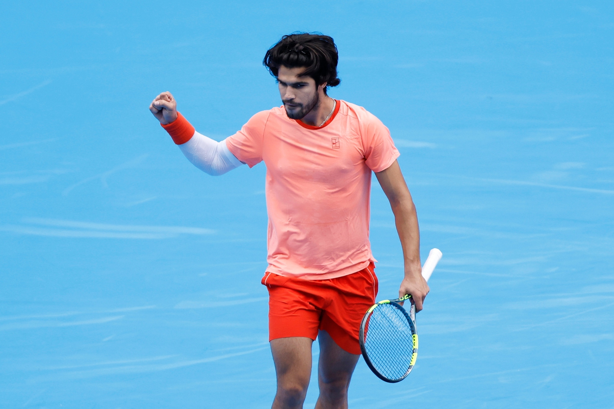 Alcaraz pasa por la retirada de Shapovalov y asegura un español en la final...