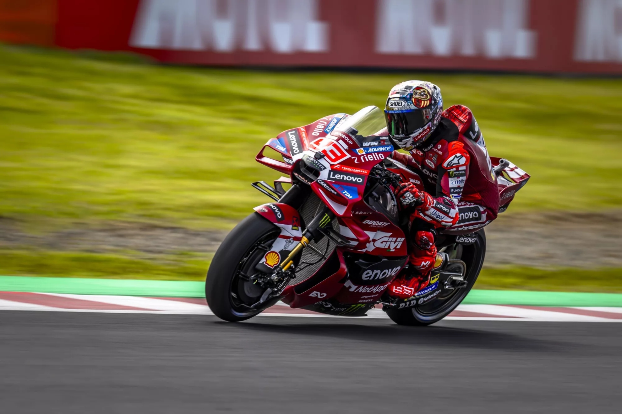 Marc Márquez gana para poner el Mundial al rojo vivo