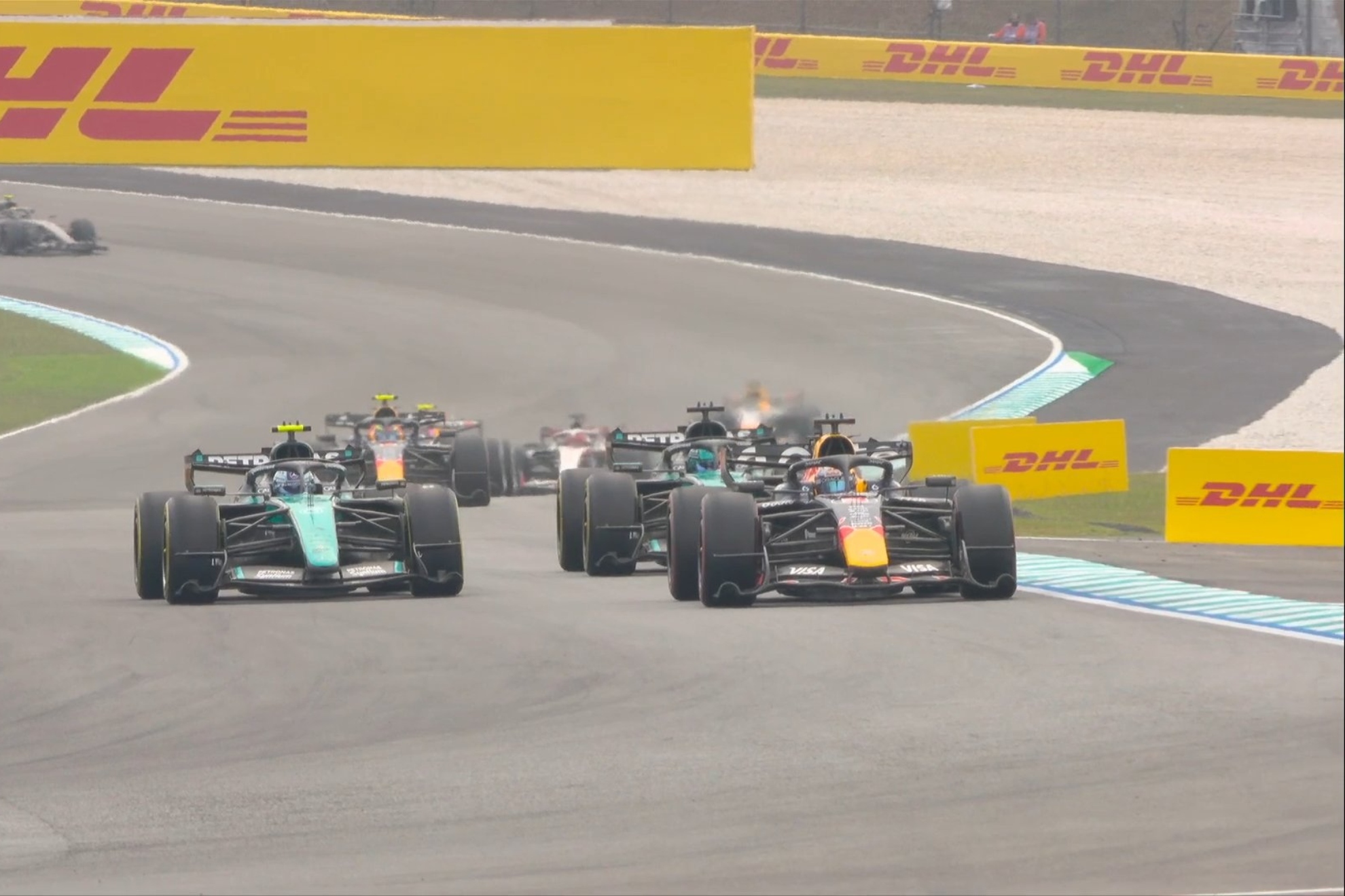 Una genialidad de Verstappen fulmina a Antonelli